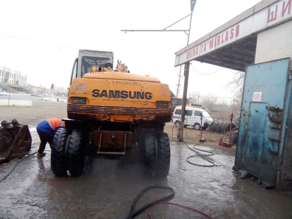 Ekskovator Samsung sotiladi - tiniq ishlavotti