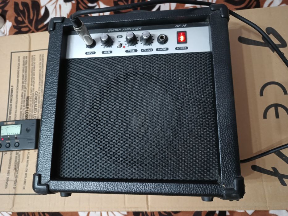 Chitară bass și amplificator
