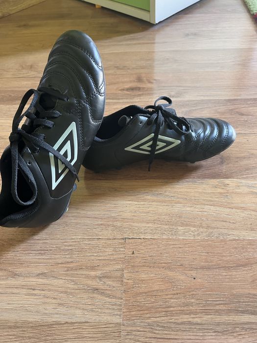 Футболни бутонки Umbro 37,5 размер Като нови