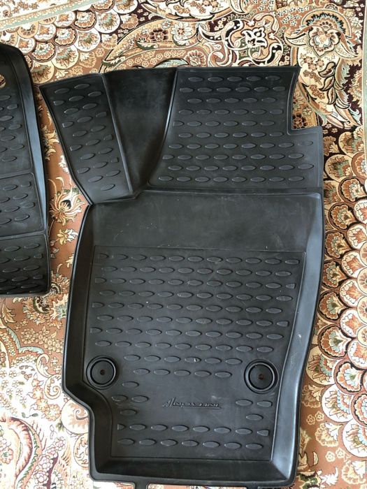 Продам полики в авто. Торг.