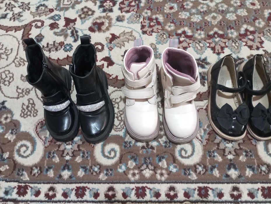 Продам обувь детскую
