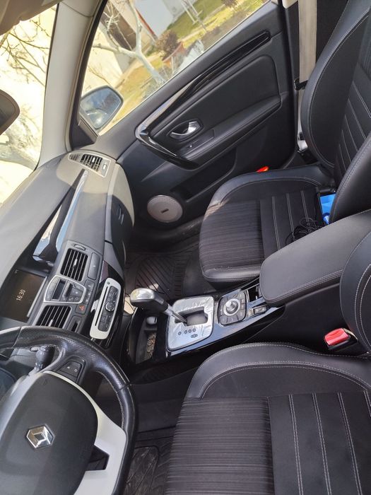 Vând Laguna3 luna10 2013