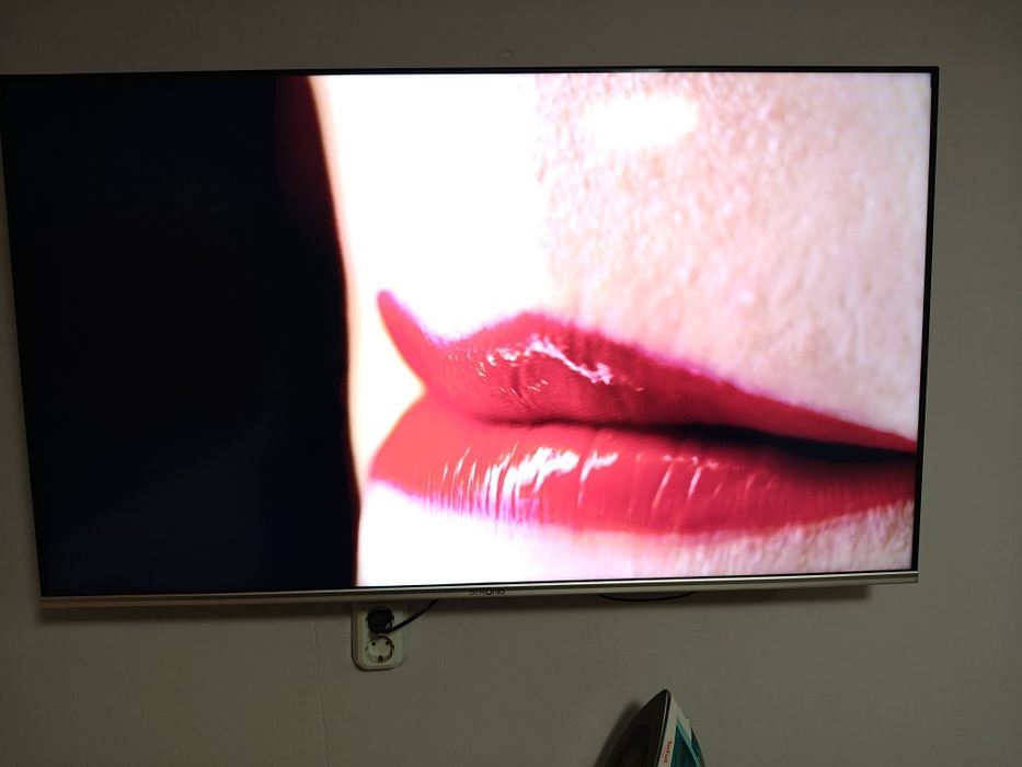 Strong SRT50UF8733 4K Ultra HD Android Smart QLED телевизор