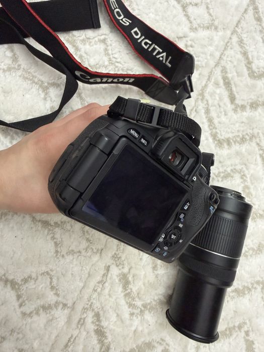 Продам фотооаппарат canon eos 600D
