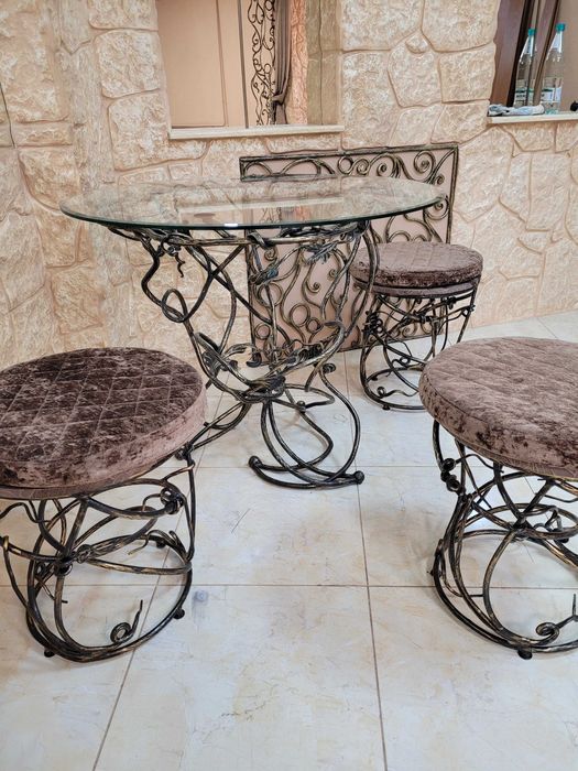 Дизайнерский кованный стол