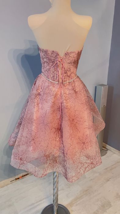 Булченски и абитуриенски рокли