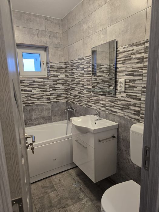 Închiriez apartament