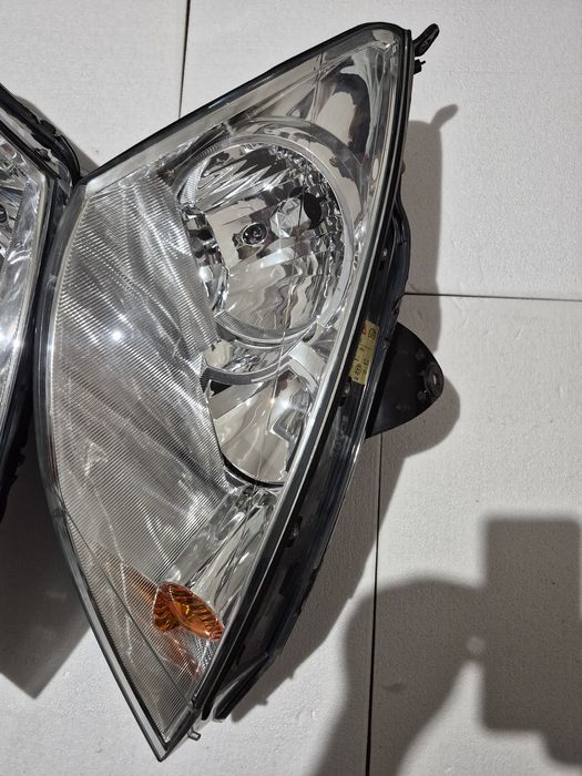 Ляв и Десен  Фар L и R  Форд Фокус/Ford Focus  2000--2004 година MK1