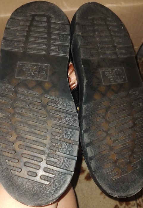 сандали Dr. Martens