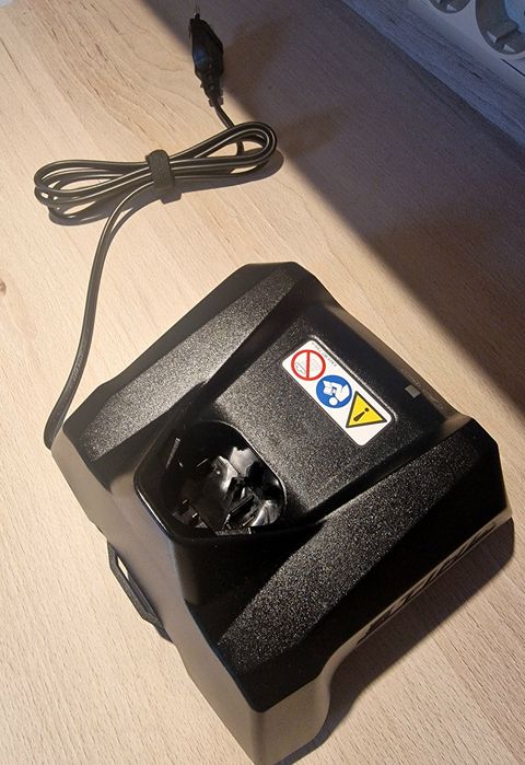 Стандартно зарядно устройство STIHL AL 1