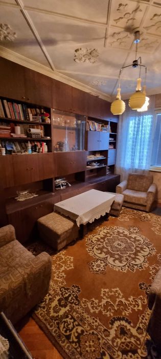 1242-Продава се тристаен тухлен апартамент в идеален център!