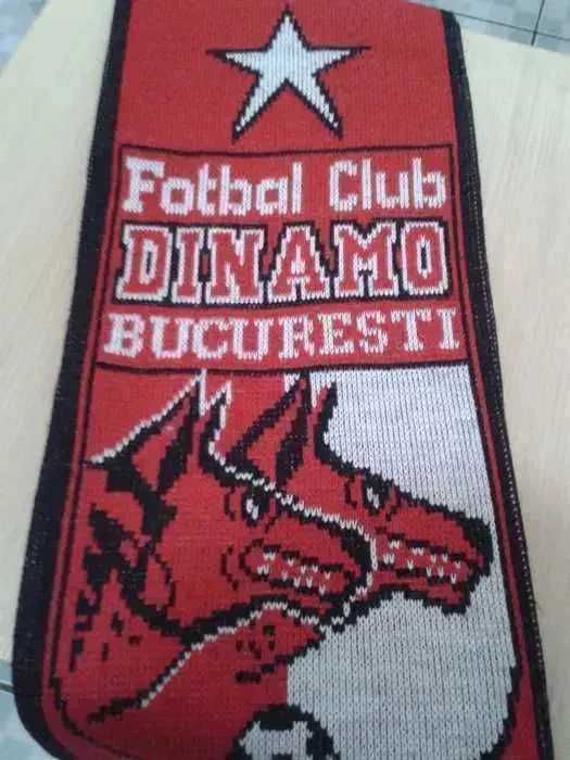 Model foarte RAR de fular Dinamo Bucuresti an 2010
