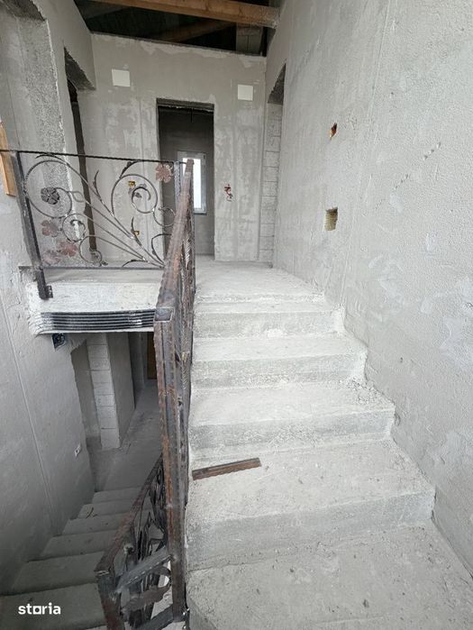 Casa cu Mansarda la gri,  4 camere, 176mp+ 500 mp teren, Bordei