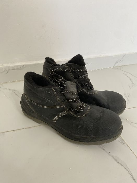 Спец обувьтар сатылады. Зимний и осенний