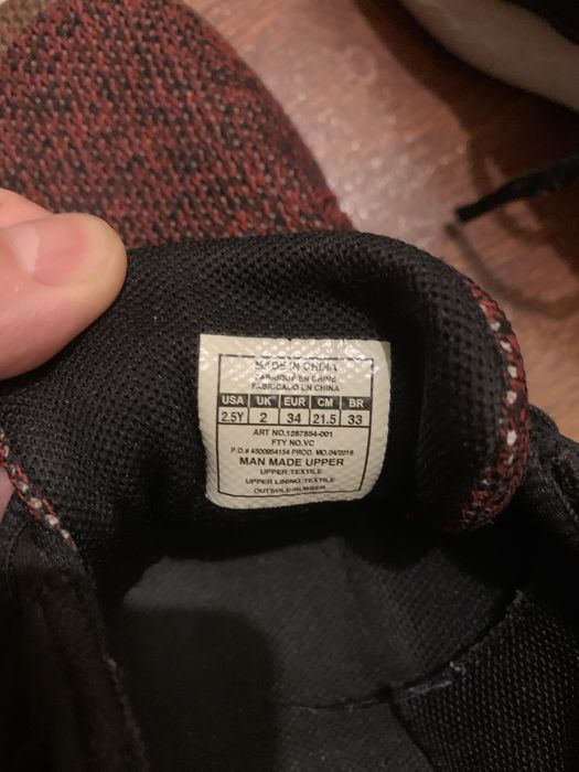 Продам недорого детские кроссовки Under Armour