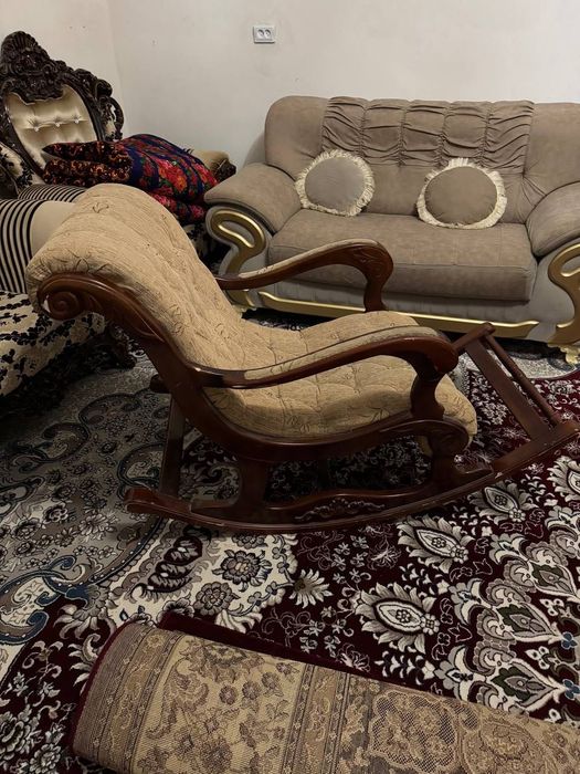 Креслокачалка деревянная