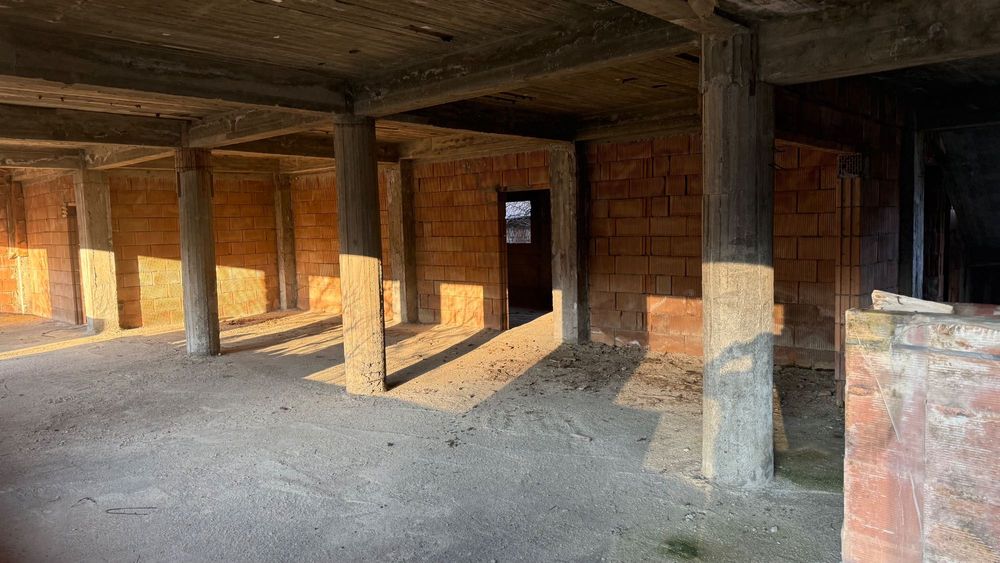 Teren și construcție