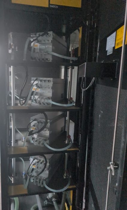 BITMAIN Antminer S21, Hyd. Bitcoin Miner + Antrack V1 Server Rack
