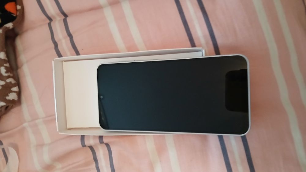 Продавам телефон.