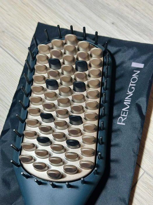 НОВА! Четка за изправяне на коса Remington CB7400 Straight Brush