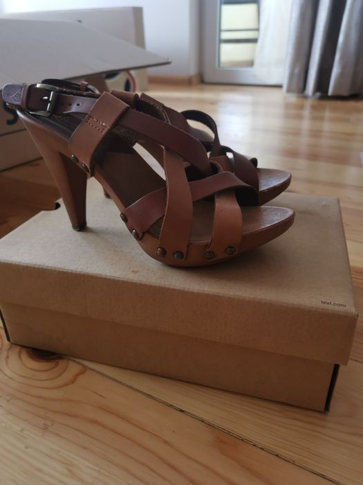 Сандали LEVI'S на ток 39#