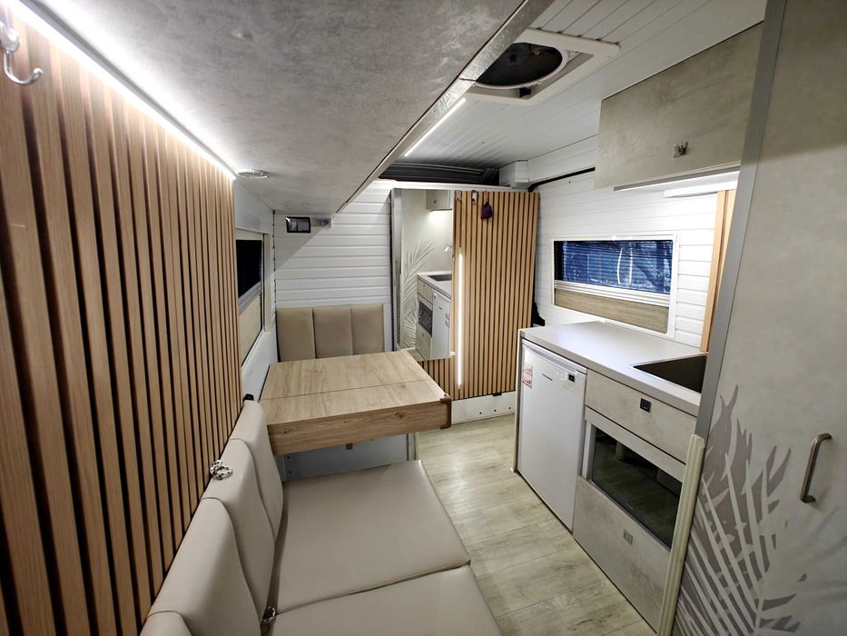 Autorulota customizata pentru calatorii Full-Time