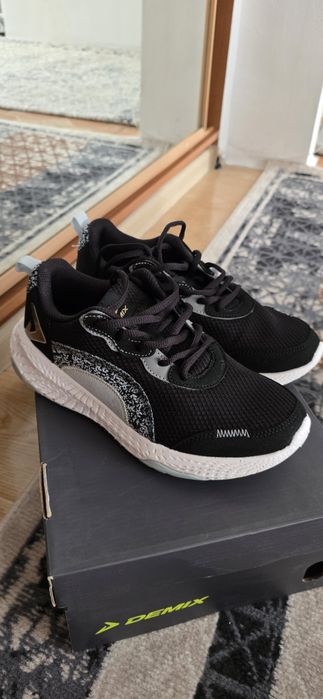 Женские кроссовки 39 размер