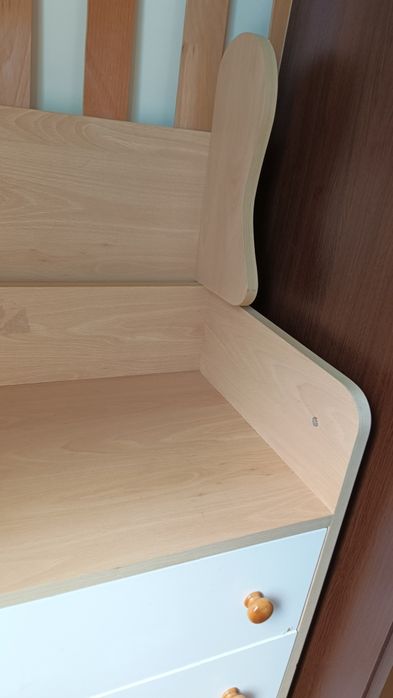 Единични мебели от дърво и дървесина