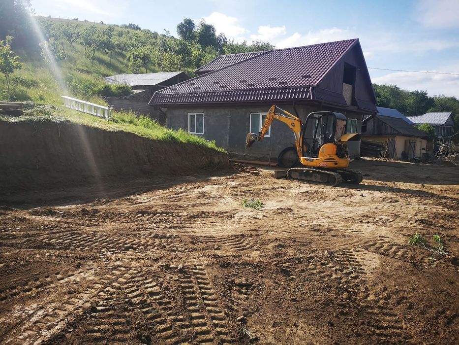 Executăm lucrări cu miniexcavator de 2,8 tone