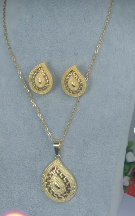 Комплект гривна и обеци