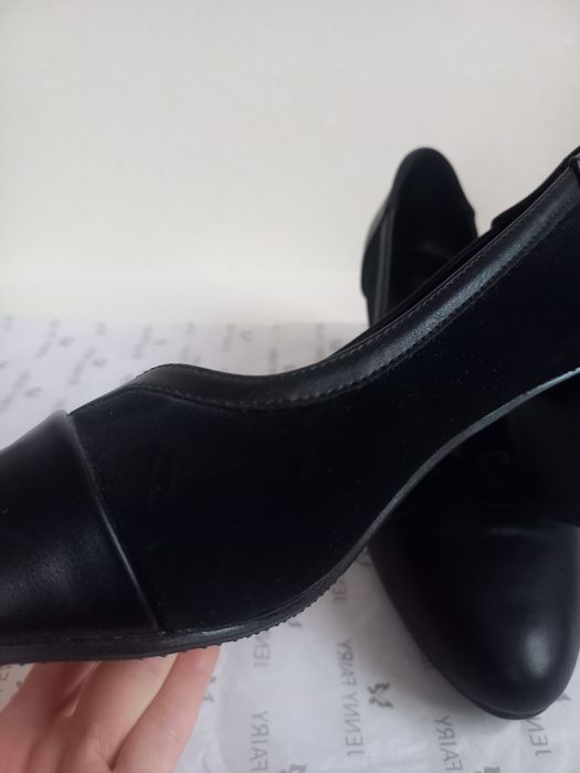 Обувки на нисък ток