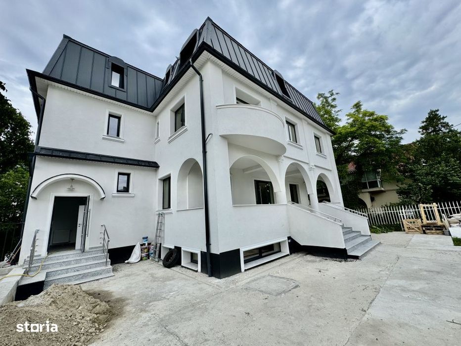 Vanzare Vila Unicat in Copou- 1000 mp utili + 2300 teren, 15 parcari.