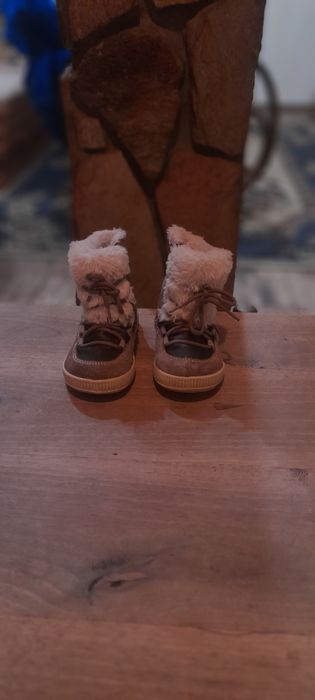 Продавам детски обувки почти нови много малко използвани