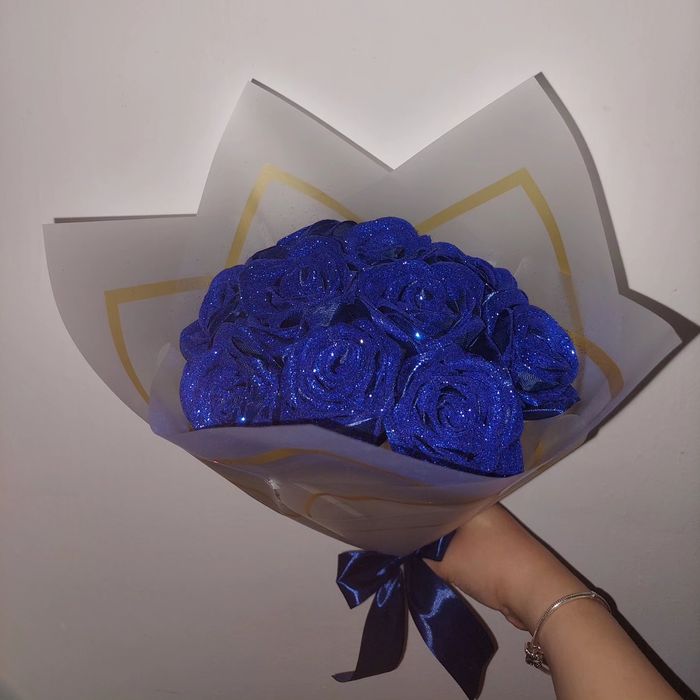 Букети от блестящи вечни рози