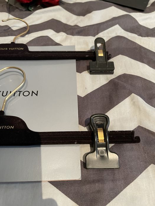 Umerase pantaloni / fuste Louis Vuitton autentice, uzate dar in stare