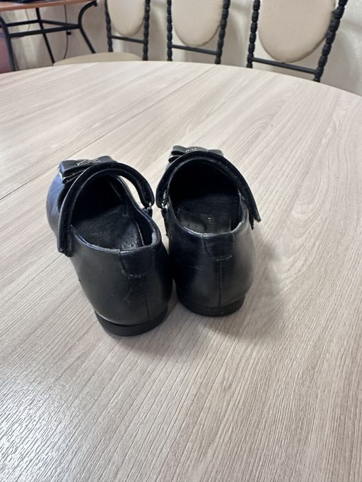 Туфли на девочку 30 и 32 размер