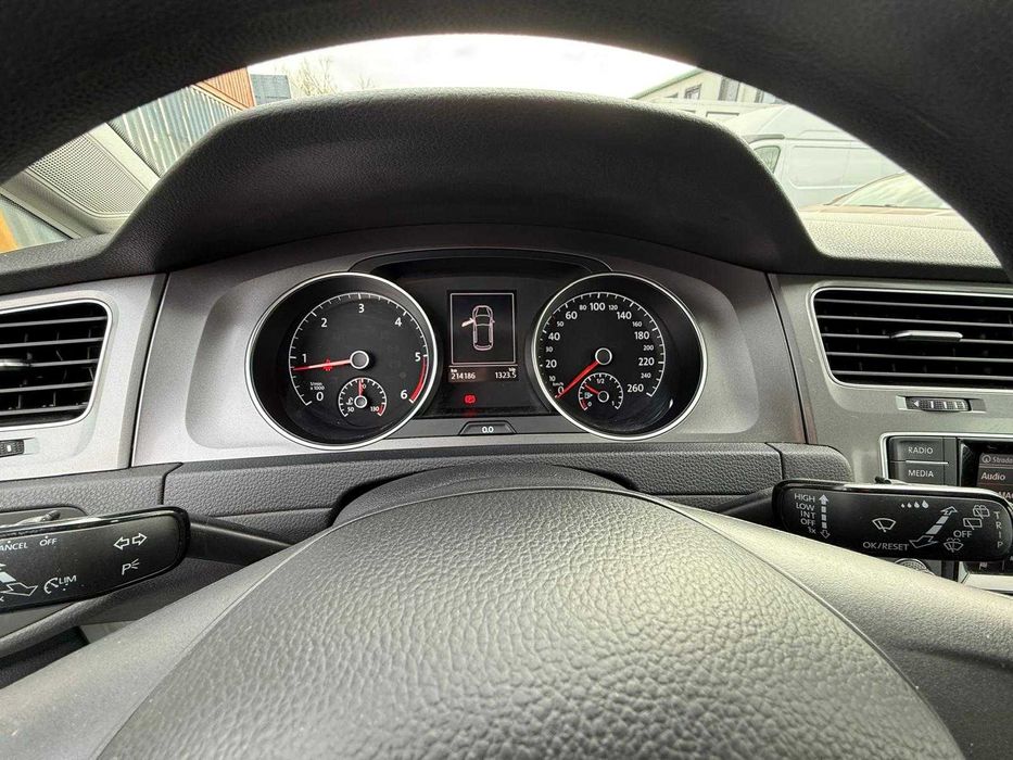 Proprietar femeie NEfumatoare  vinde VW GOLF 7 1,6 TDi BlueMotion  - stare impecabila
