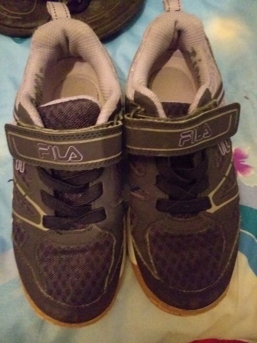 Vănd adidași de piele diverse mărimi 33 ,31,21 pentru copii