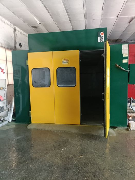 Vând cabina de vopsit  UZI