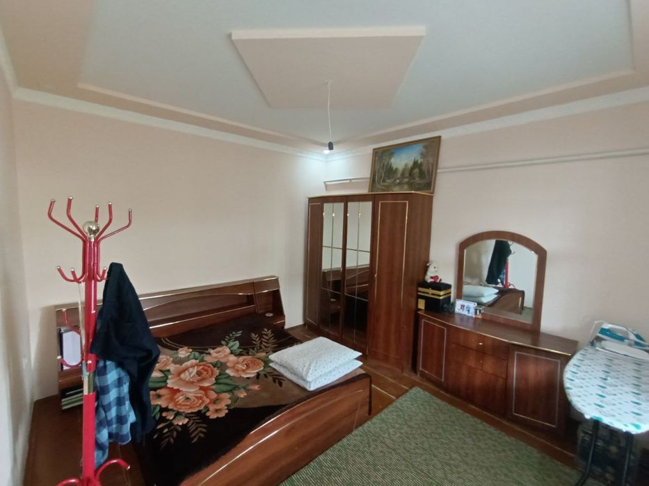 Сирдарё вилояти Гулистон шахрида 8 хонали участка