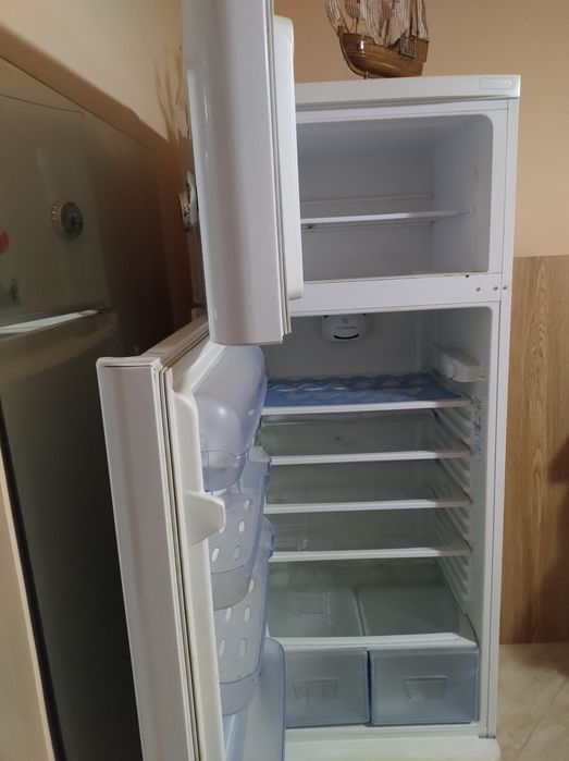 Mobilă de bucătărie din lemn masiv