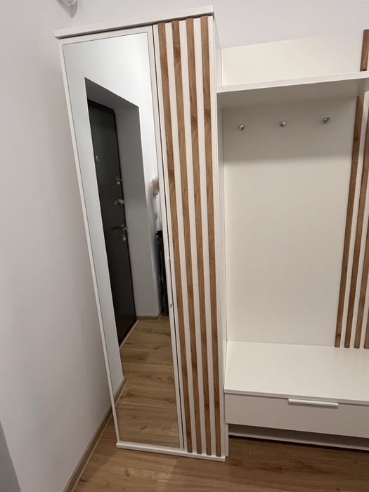 Cuier cu dulap pentru hol