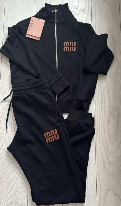 Дамски спортен комплект