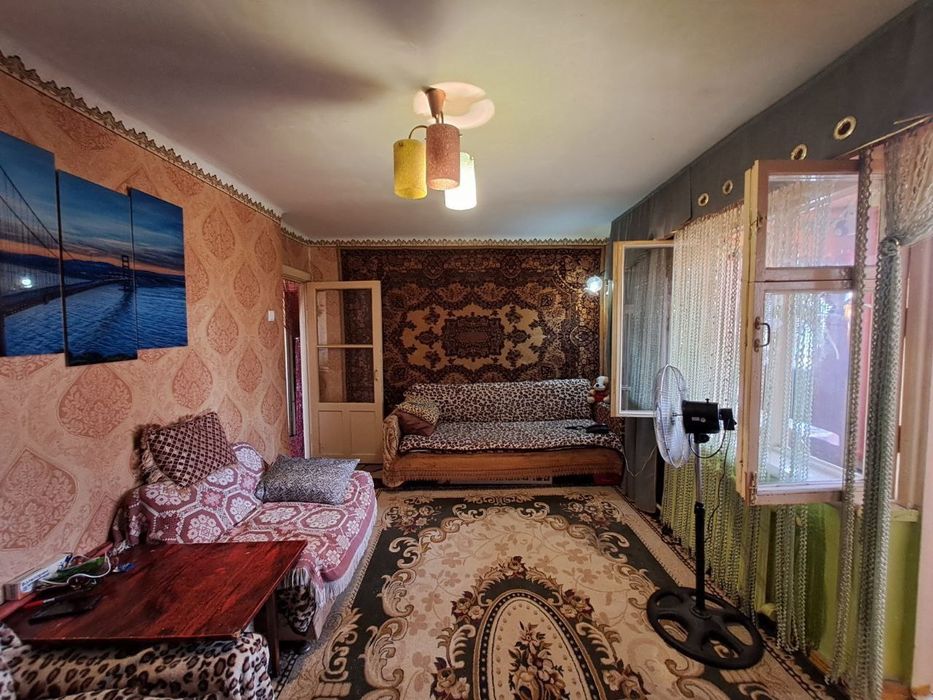 Продаётся 2-ух комнатная квартира в кирпичной доме в районе Киргили