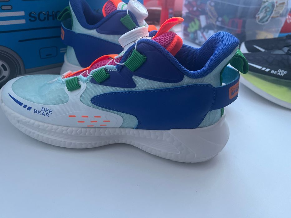 Кроссовки для мальчиков и девочек