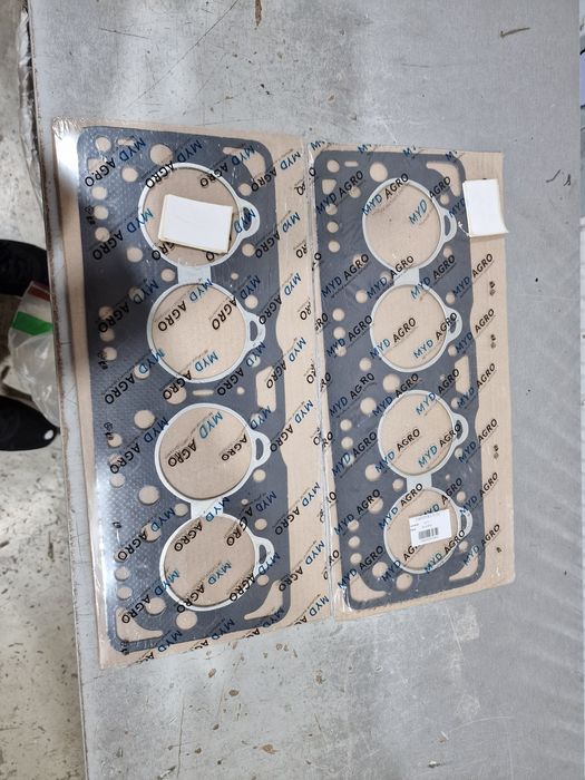 Garnitura chiulasa tractor fiat 411 pe original import se poate trimit