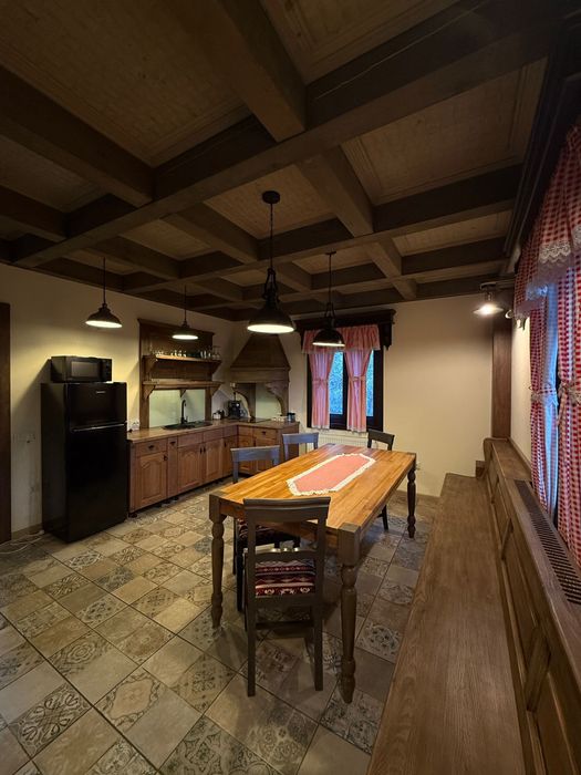 Cabana de inchiriat la poalele muntilor Piatra Craiului