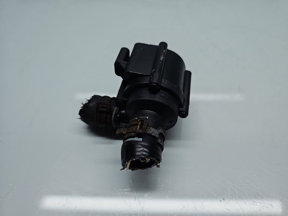 Pompa recirculare apa AUDI A4 (8W2, B9) [Fabr 2015-prezent] 5Q0965561B