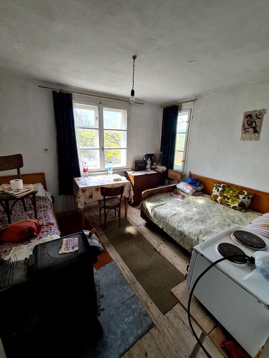 Вила на 35 км. от София, със ФЕЦ 30 кВп..