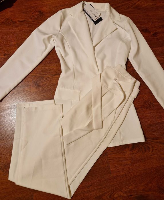 НОВО! Дамски комплект сако и панталон!